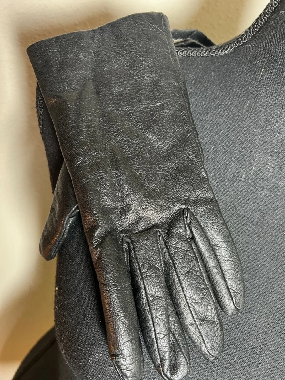 Women’s Black Leather Gloves Thinsulate Size 7.5 Excellent Condition